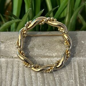 🍀3/$15 Elegant Gold-Tone braided circle Brooch circular pin pinback